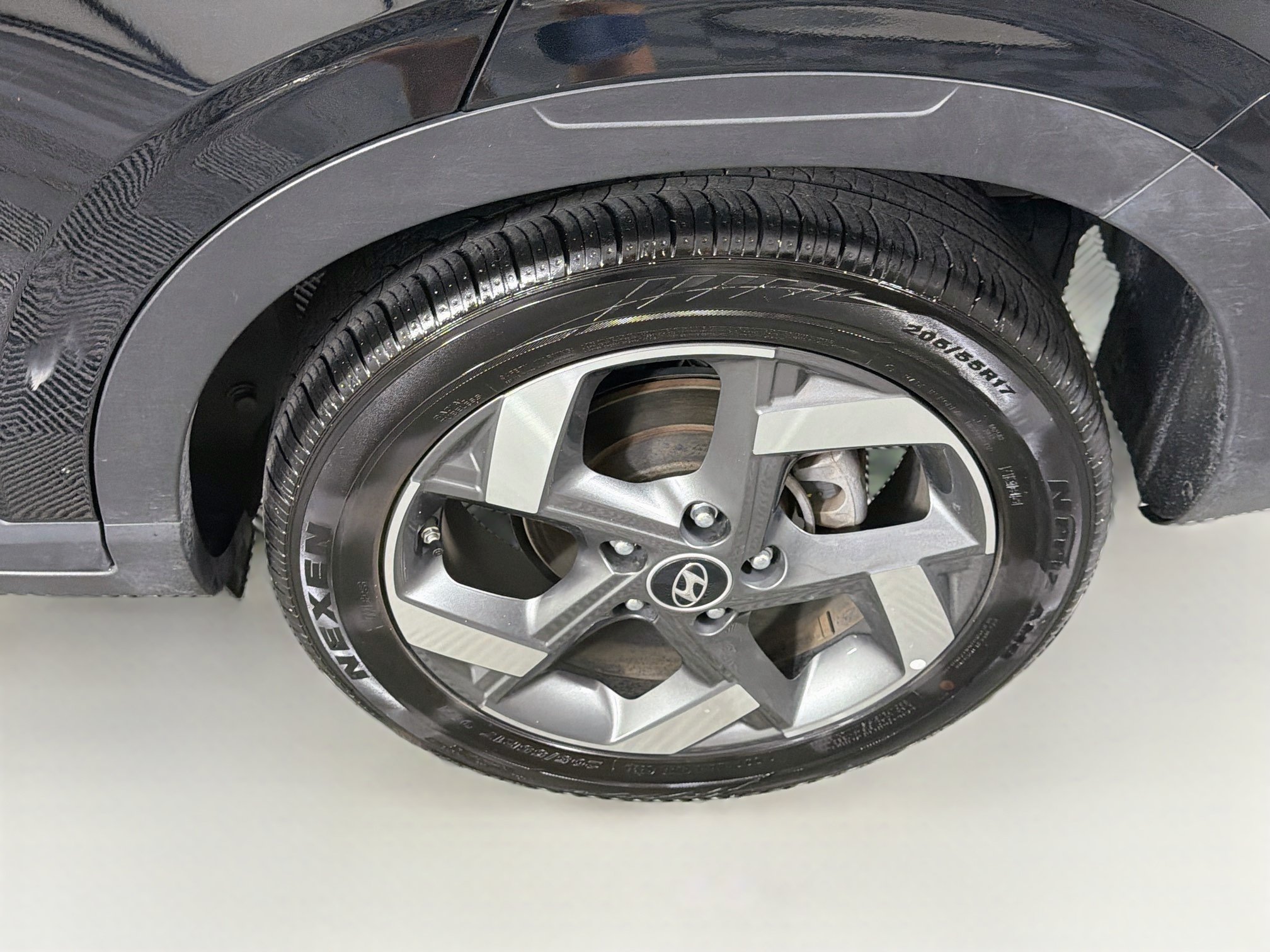 Used 2025 Hyundai Venue SEL FWD image 11