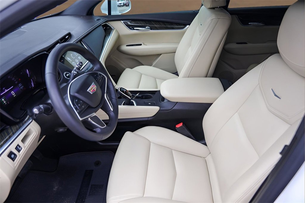 Used 2017 Cadillac XT5 FWD image 9