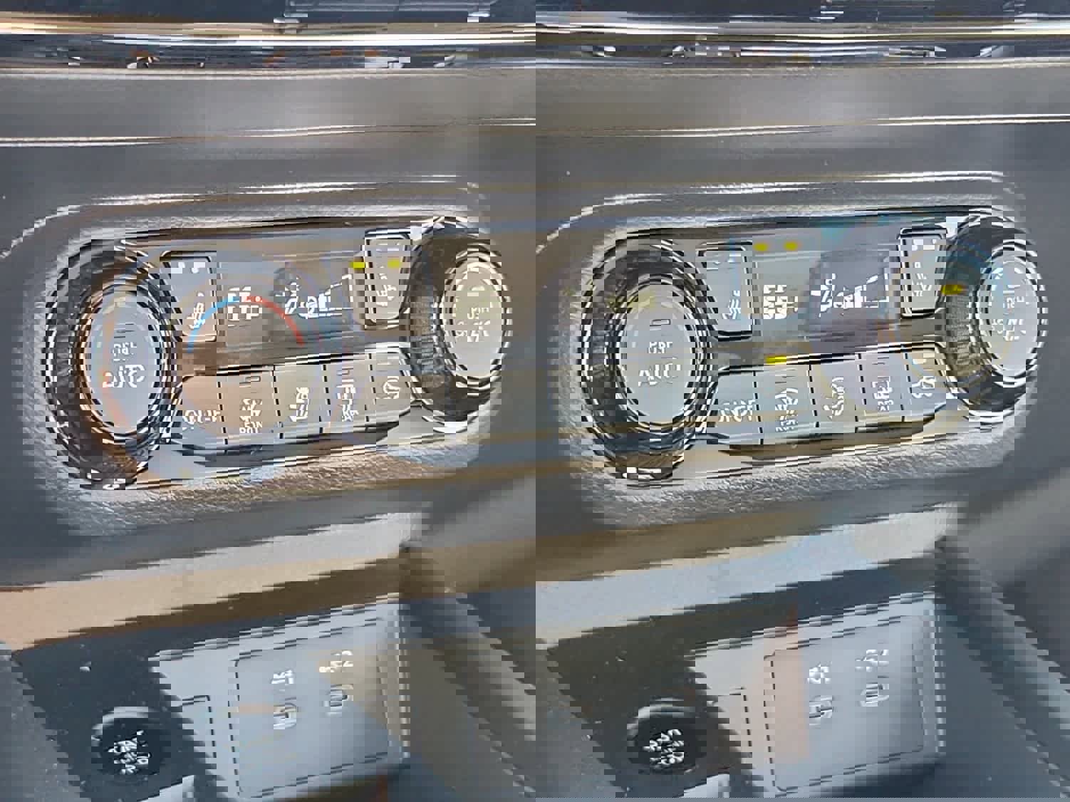 New 2026 Nissan Kicks SV w/ Cold Weather Package AWD/4WD image 15