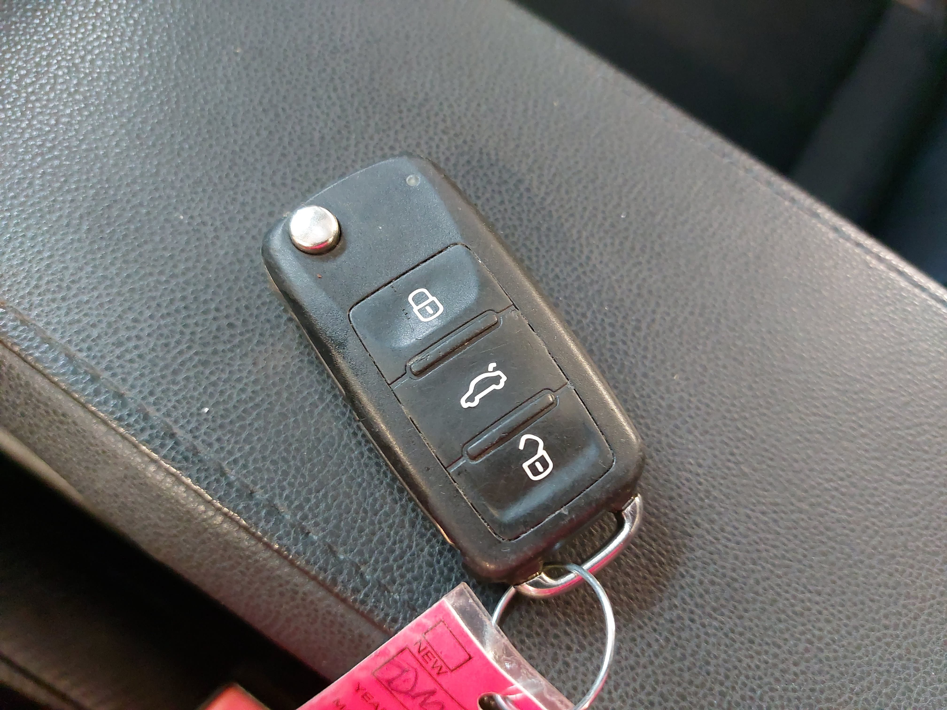 Used 2013 Volkswagen Beetle TDI FWD image 34