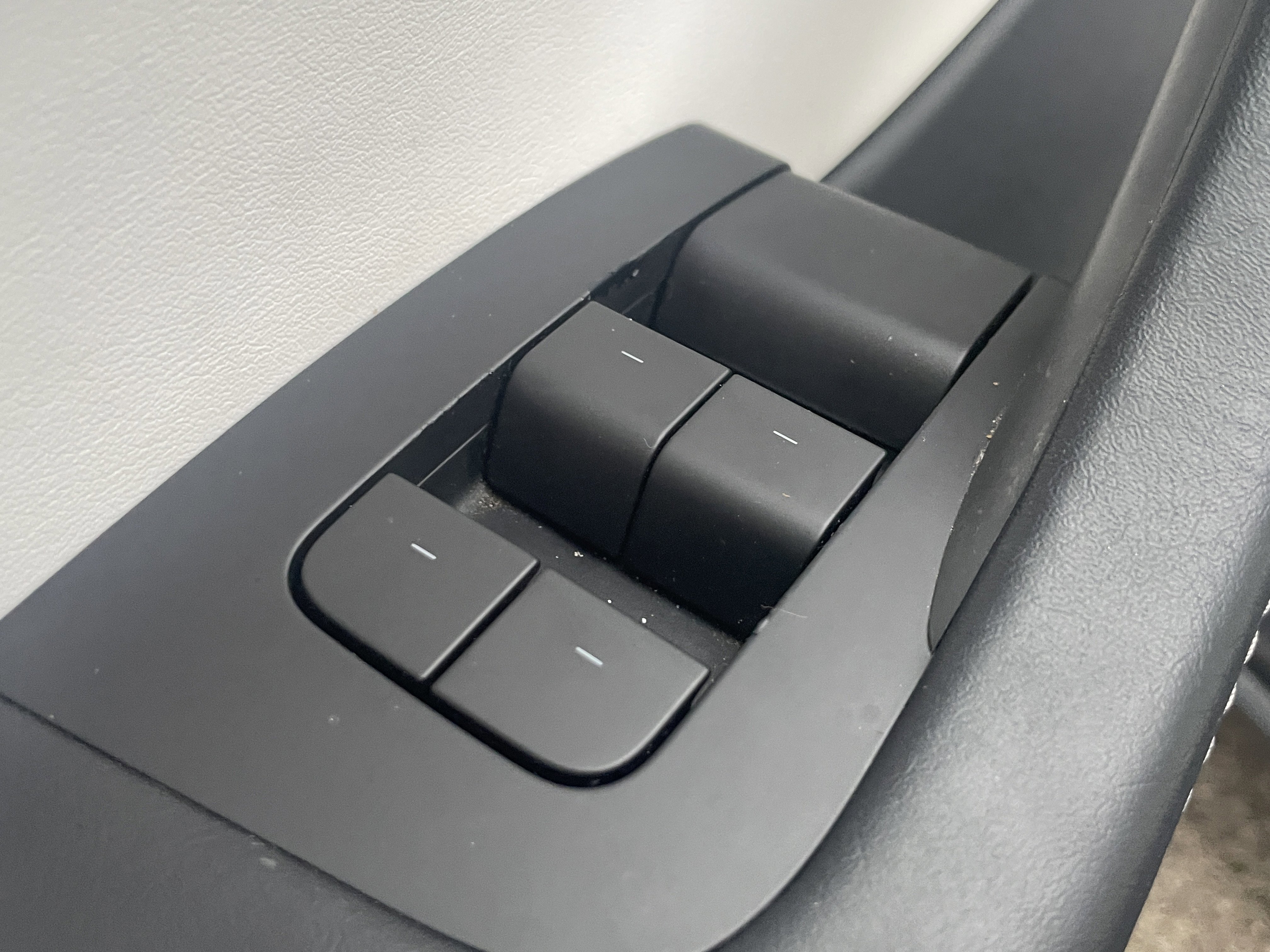 Used 2022 Tesla Model Y Long Range image 9