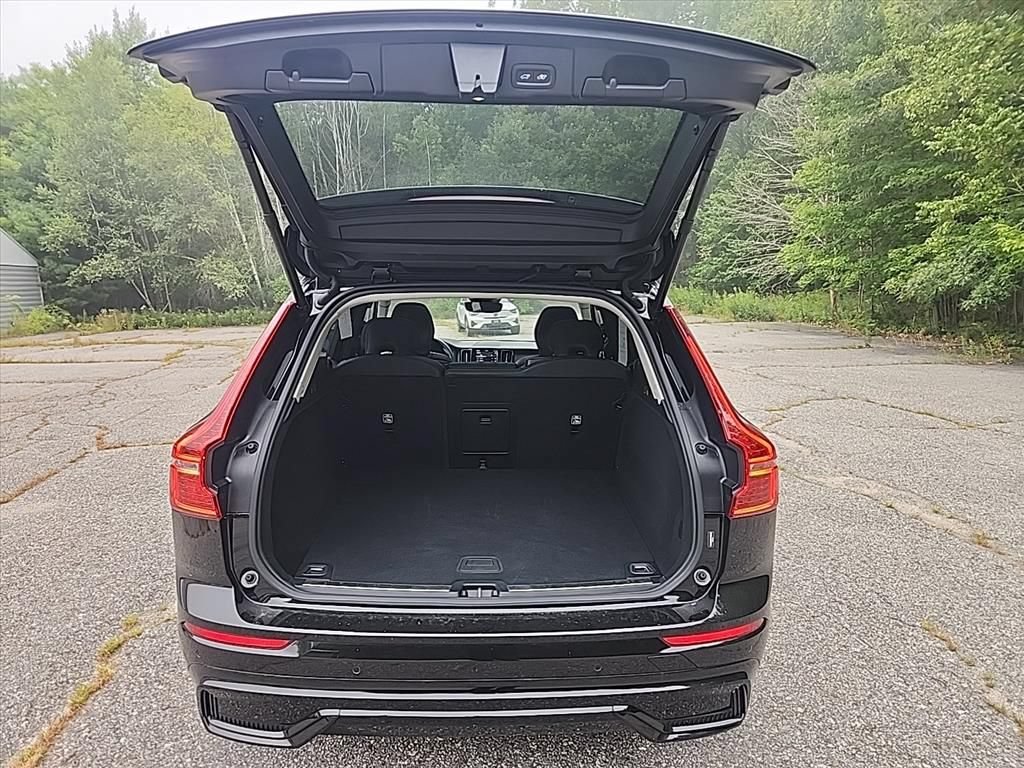 Certified 2025 Volvo XC60 B5 Plus w/ Climate Package AWD/4WD image 35