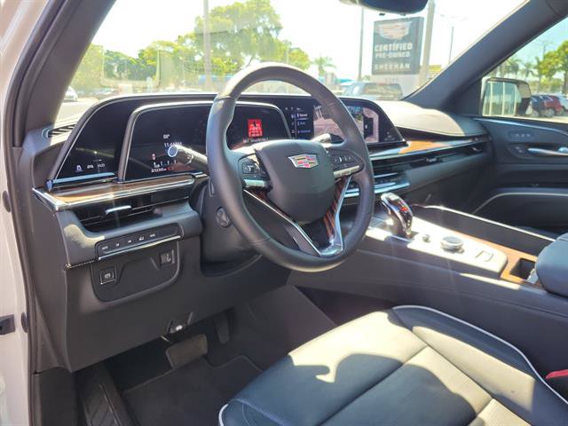 Used 2021 Cadillac Escalade Premium Luxury AWD/4WD image 40
