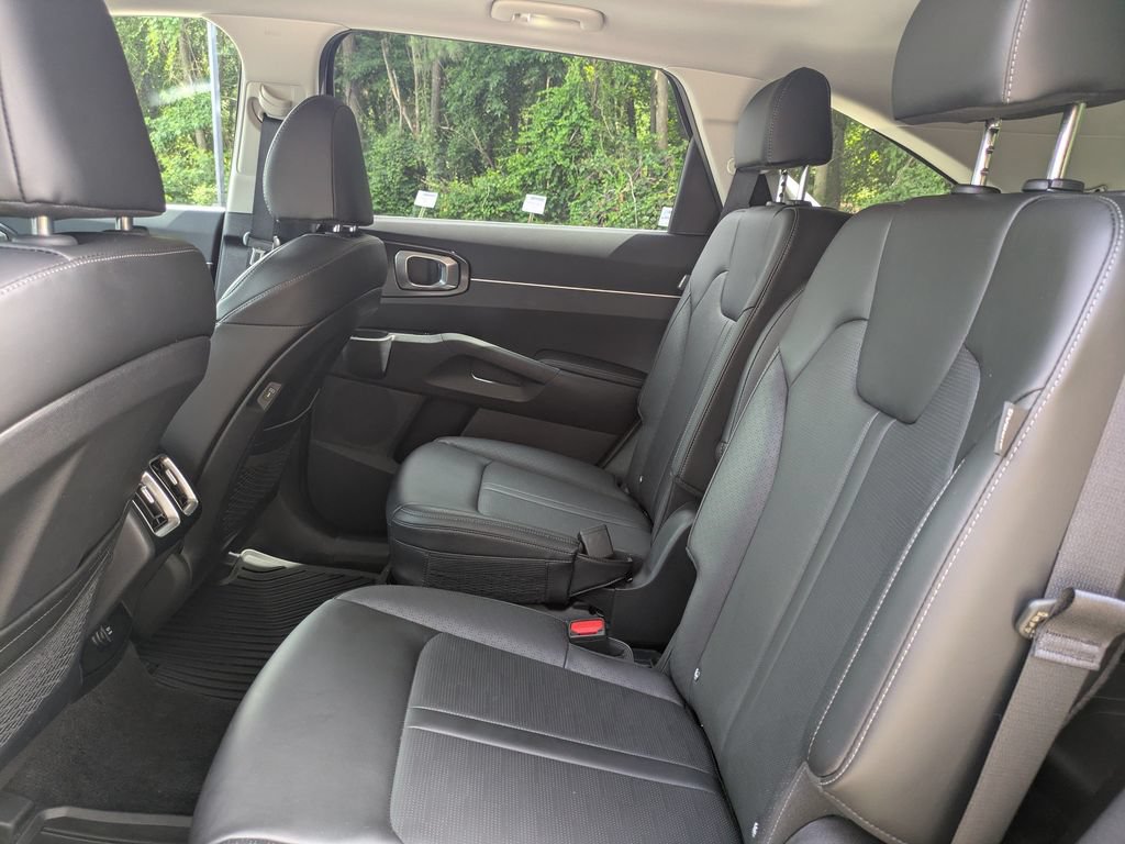 Used 2025 Kia Sorento EX w/ Panoramic Sunroof Package FWD image 14