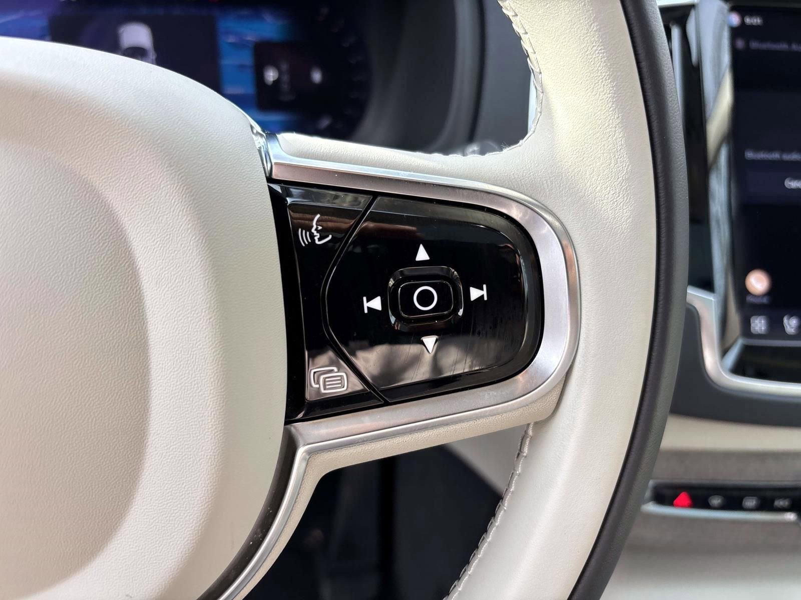 Used 2023 Volvo XC90 B6 Plus w/ Protection Package image 19