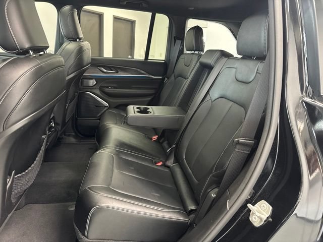 Used 2023 Jeep Grand Cherokee Overland AWD/4WD image 25