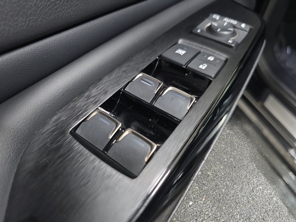Used 2024 Lexus ES 350 Ultra Luxury w/ Accessory Package (Z2) FWD image 26