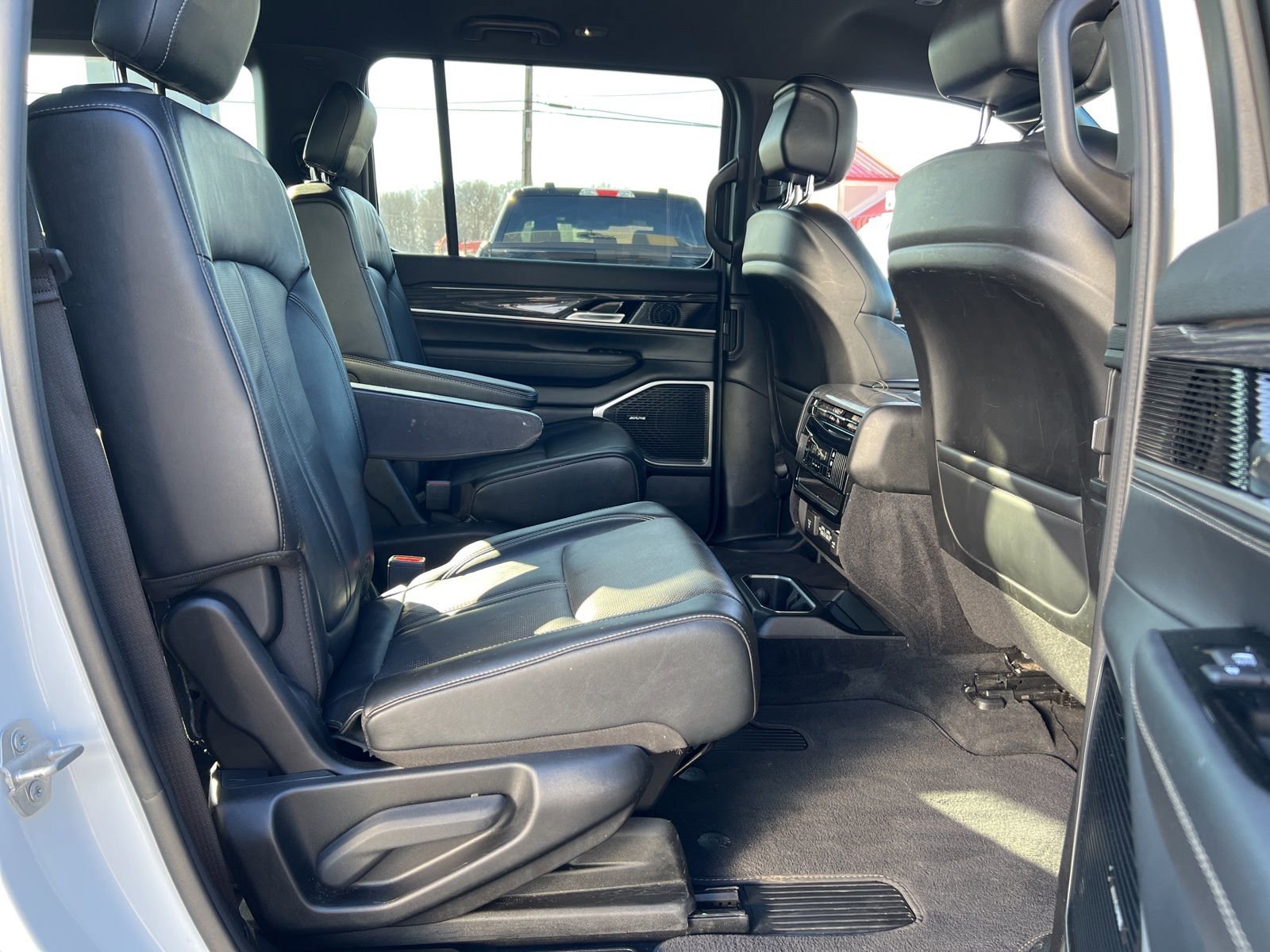 Used 2022 Jeep Wagoneer Series III w/ Flexible Seating Group image 36