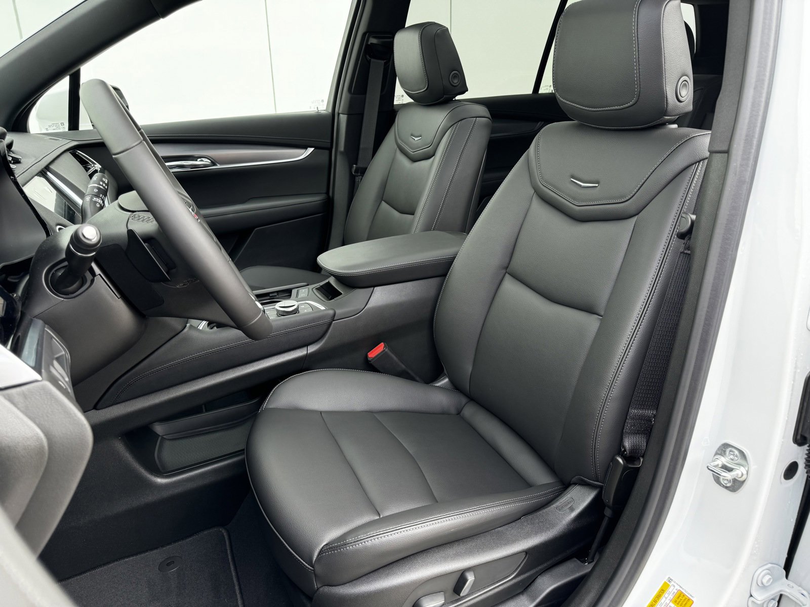 New 2025 Cadillac XT6 Luxury image 10