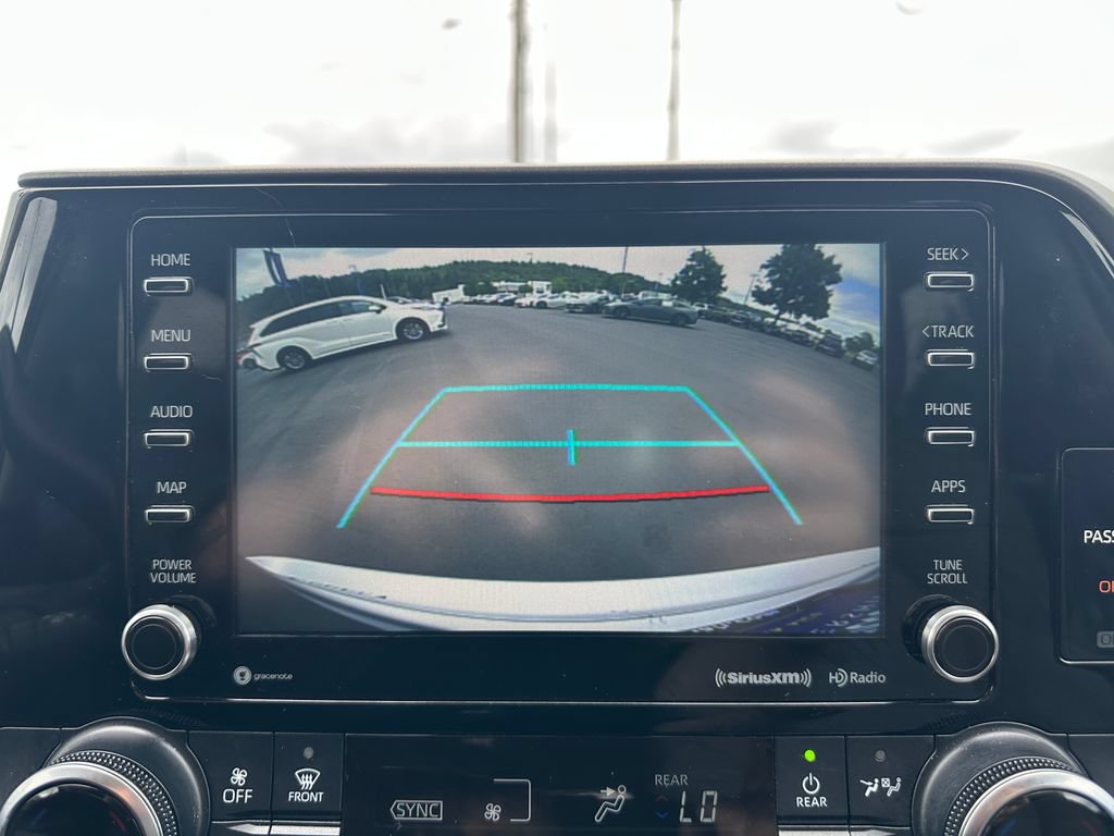 Used 2021 Toyota Highlander LE AWD/4WD image 17