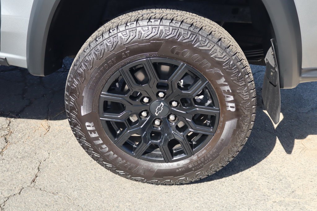 Used 2025 Chevrolet Colorado Trail Boss AWD/4WD image 13