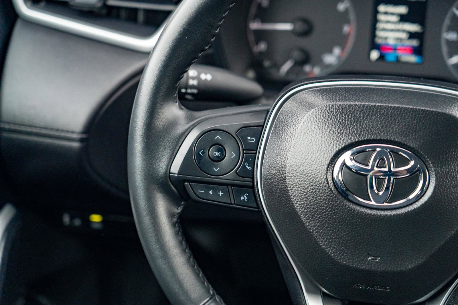 Used 2025 Toyota Corolla Cross LE image 21