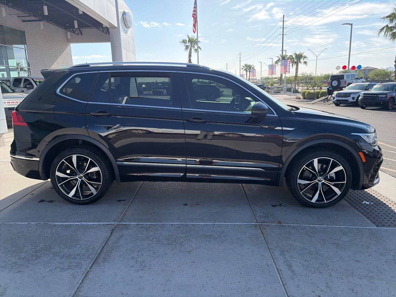 Used 2024 Volkswagen Tiguan SEL R-Line AWD/4WD image 6