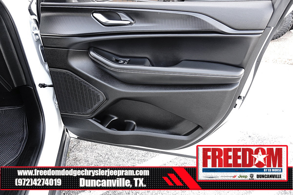 Certified 2025 Jeep Grand Cherokee L Laredo RWD image 41