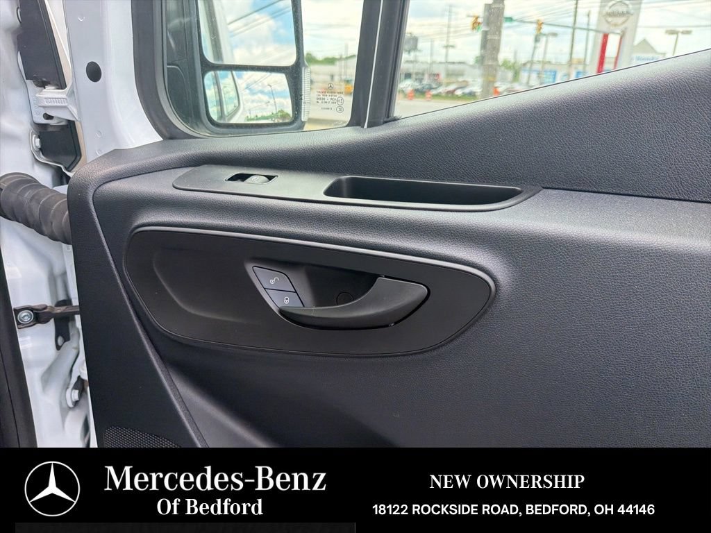 Used 2025 Mercedes-Benz Sprinter 2500 image 28