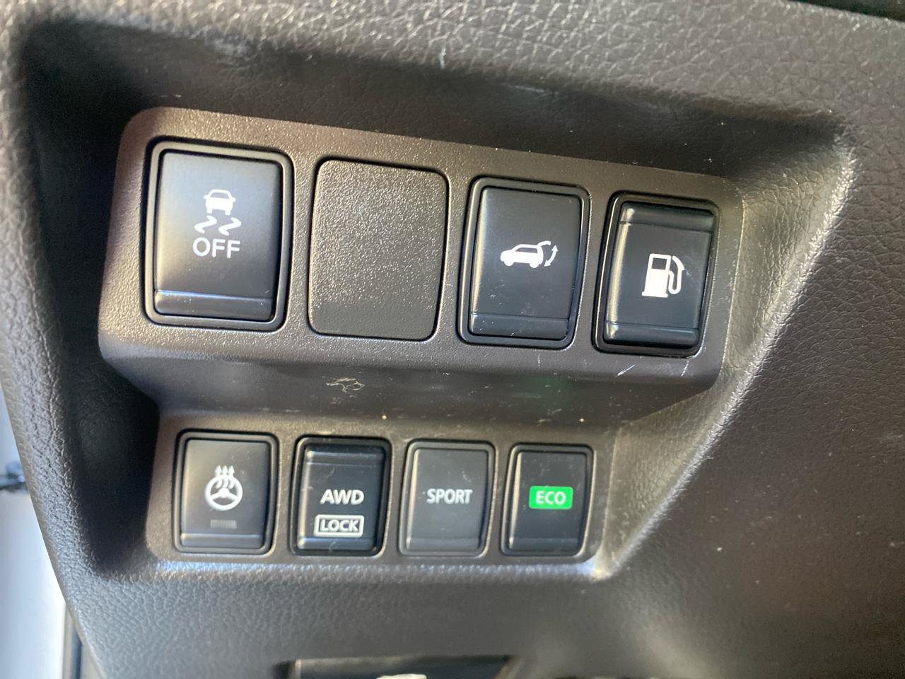 Used 2018 Nissan Rogue SV w/ Sun & Sound Touring Package AWD/4WD image 19