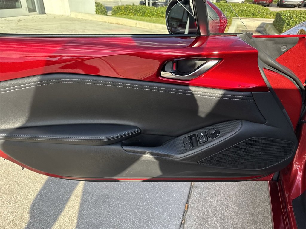 Used 2022 MAZDA MX-5 Miata Grand Touring w/ Weather Package image 39