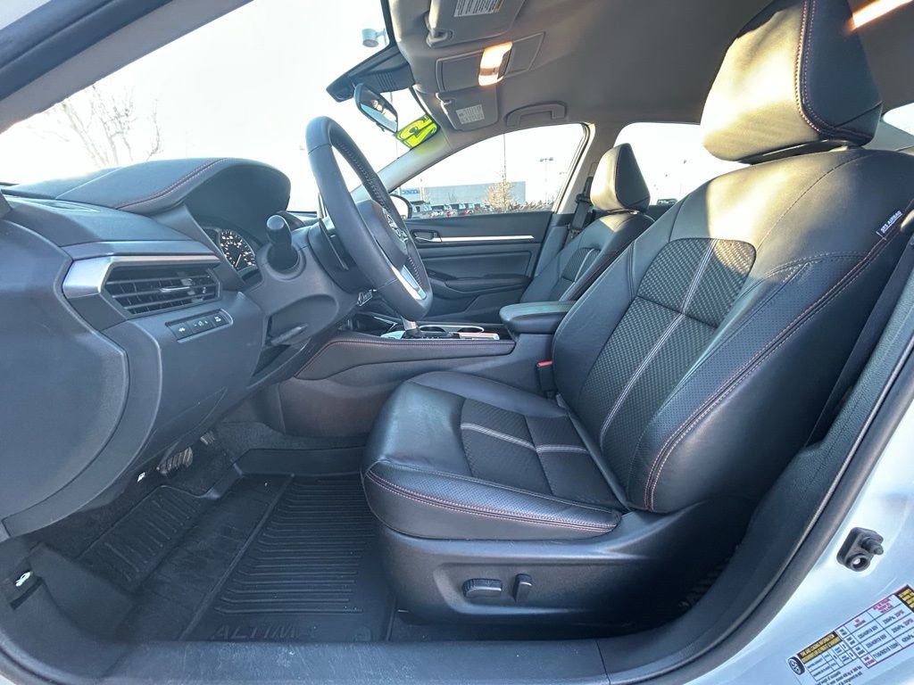Used 2025 Nissan Altima 2.5 SR image 13