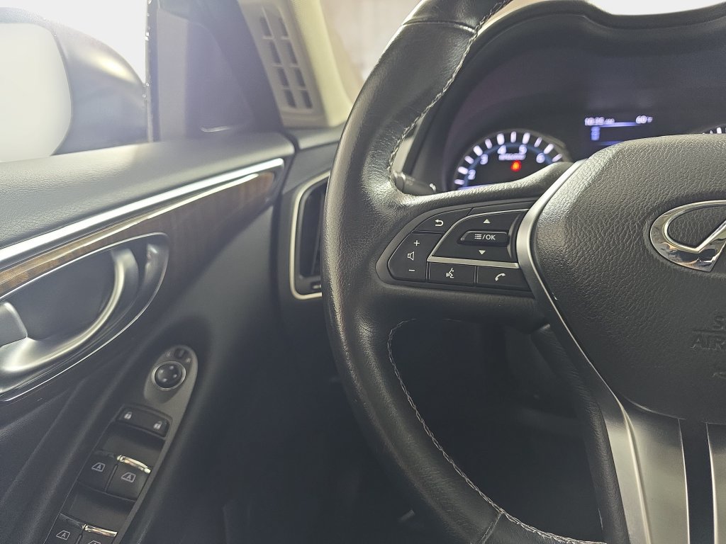 Used 2019 INFINITI Q50 Luxe w/ Essential Package (3.0T Luxe) AWD/4WD image 19