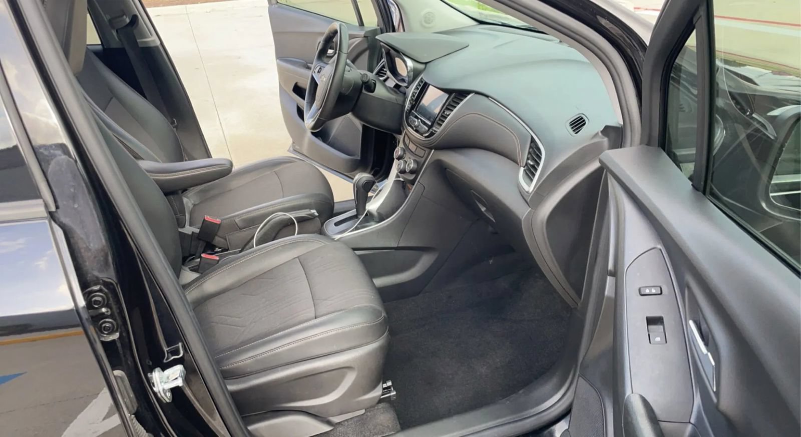 Used 2021 Chevrolet Trax LT w/ LT Convenience Package FWD image 17