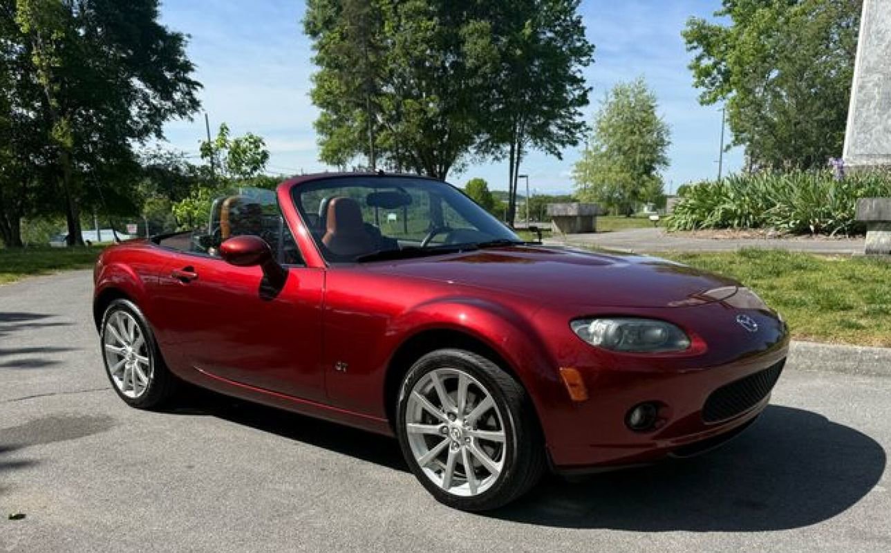 Used 2006 MAZDA MX-5 Miata Grand Touring w/ Premium Pkg RWD image 3