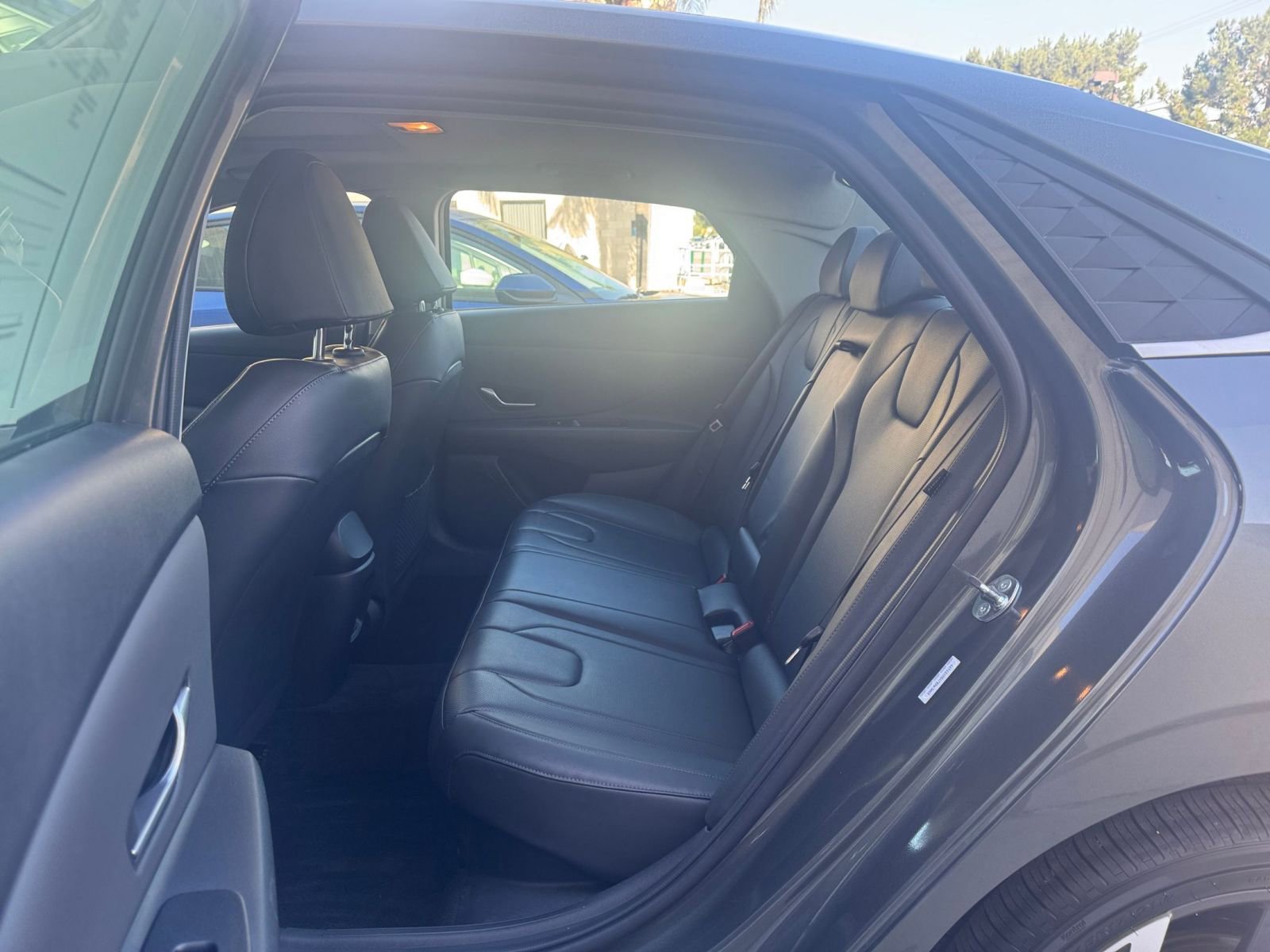 Used 2025 Hyundai Elantra Limited image 28