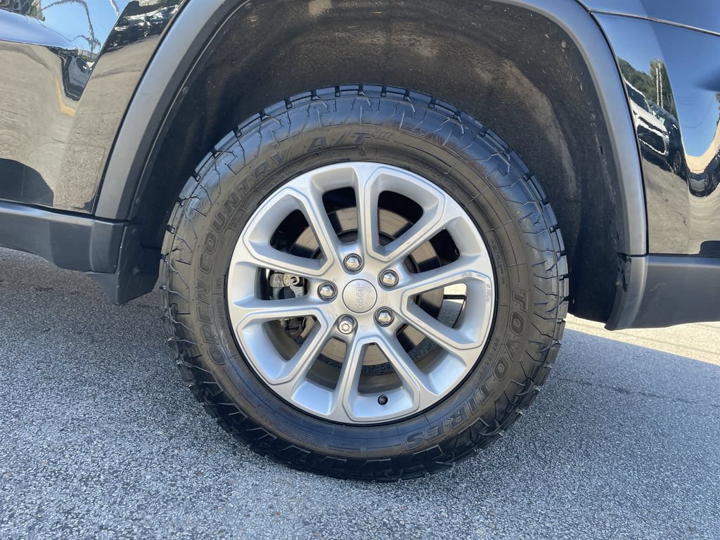 Certified 2021 Jeep Grand Cherokee Laredo AWD/4WD image 9