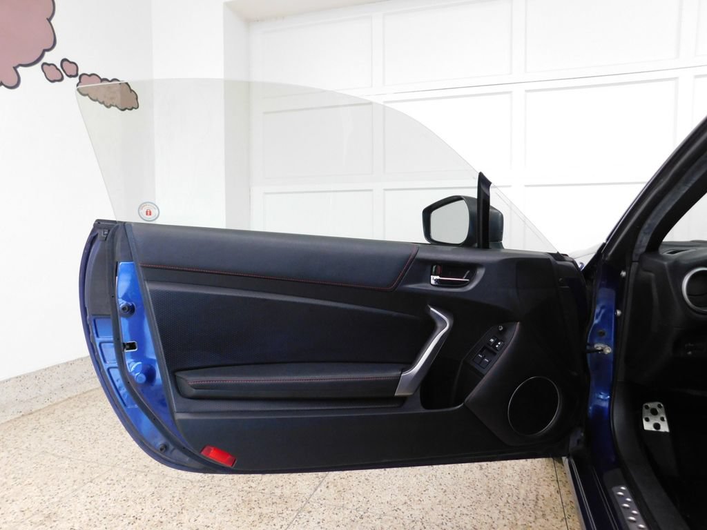 Used 2015 Scion FR-S RWD image 19