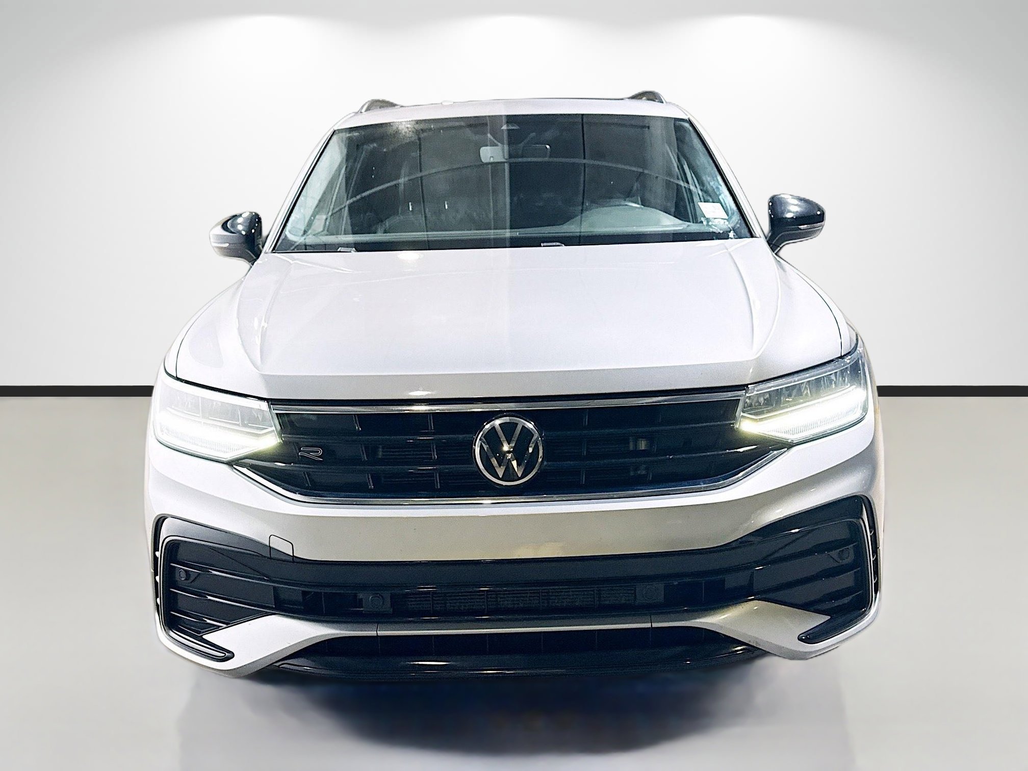 Used 2022 Volkswagen Tiguan SE R-Line image 8