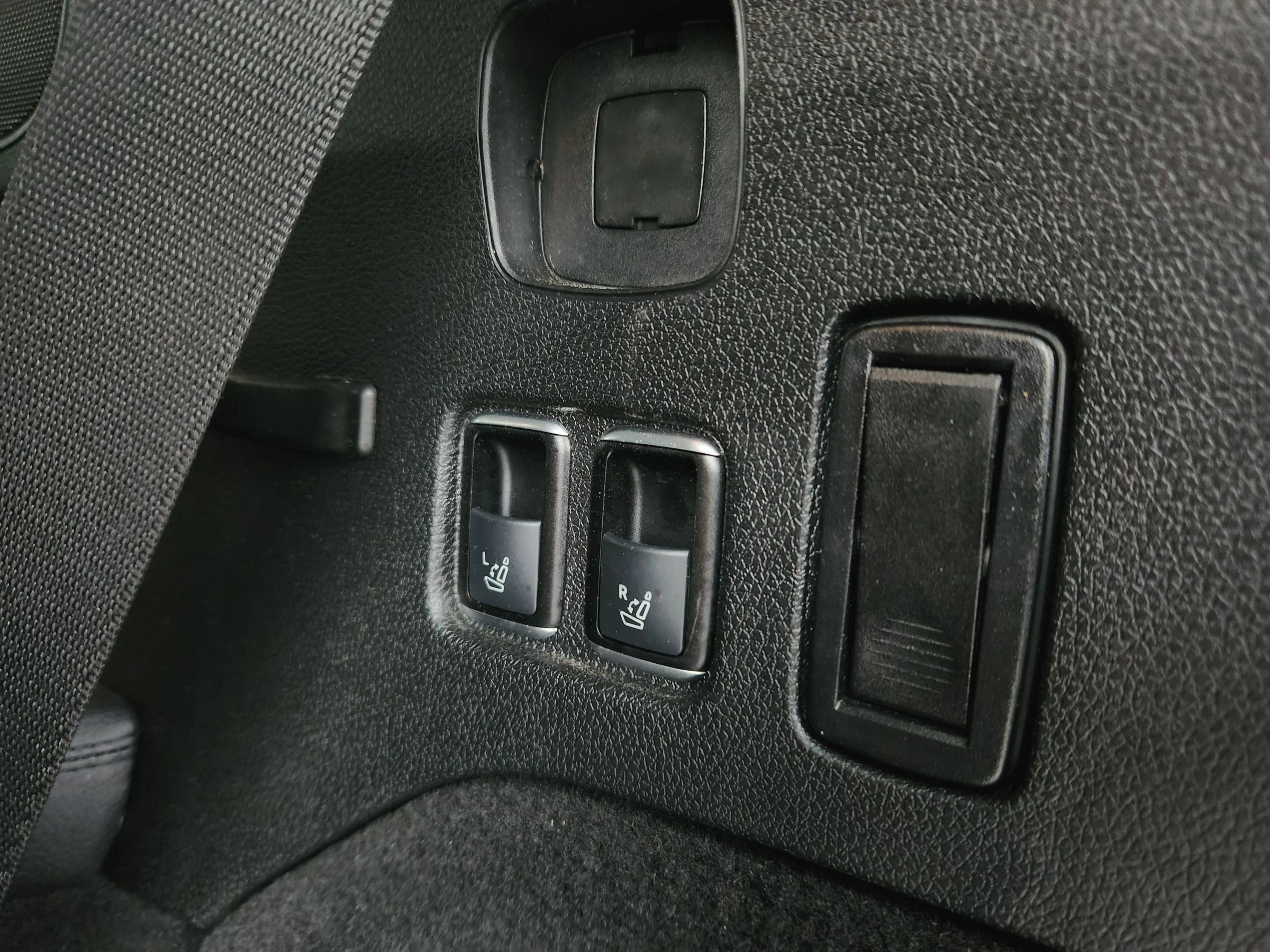 Used 2016 Mercedes-Benz GL 320 BlueTEC 4MATIC w/ Premium I Package image 21