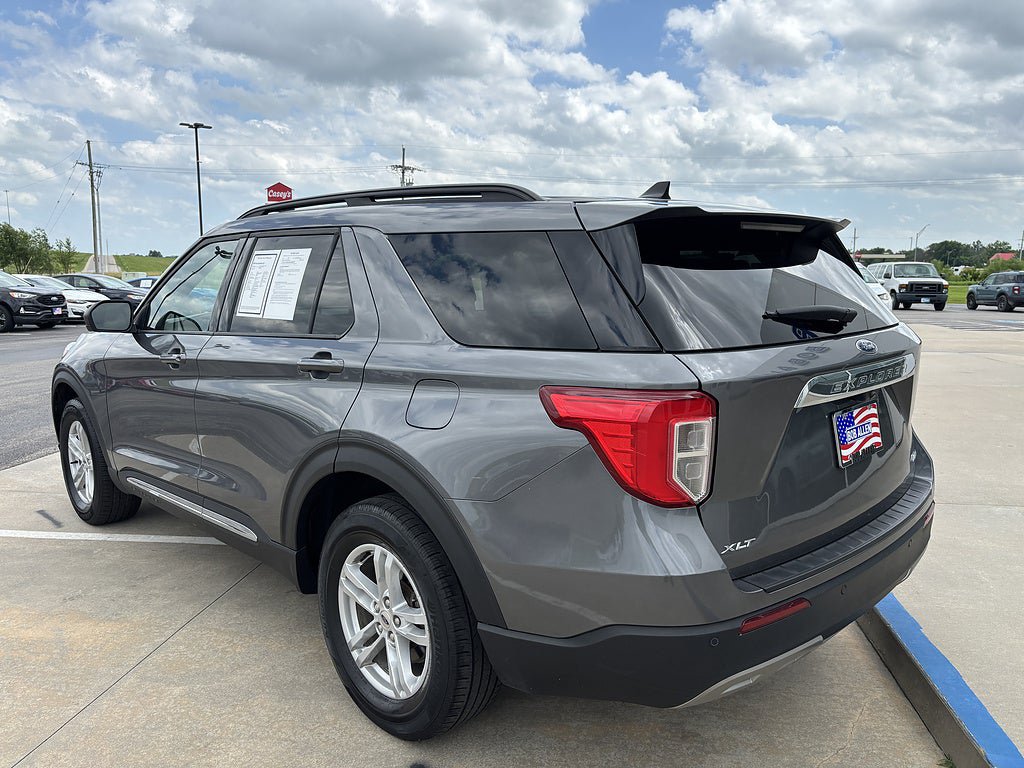 Used 2023 Ford Explorer XLT w/ Equipment Group 202A AWD/4WD image 3