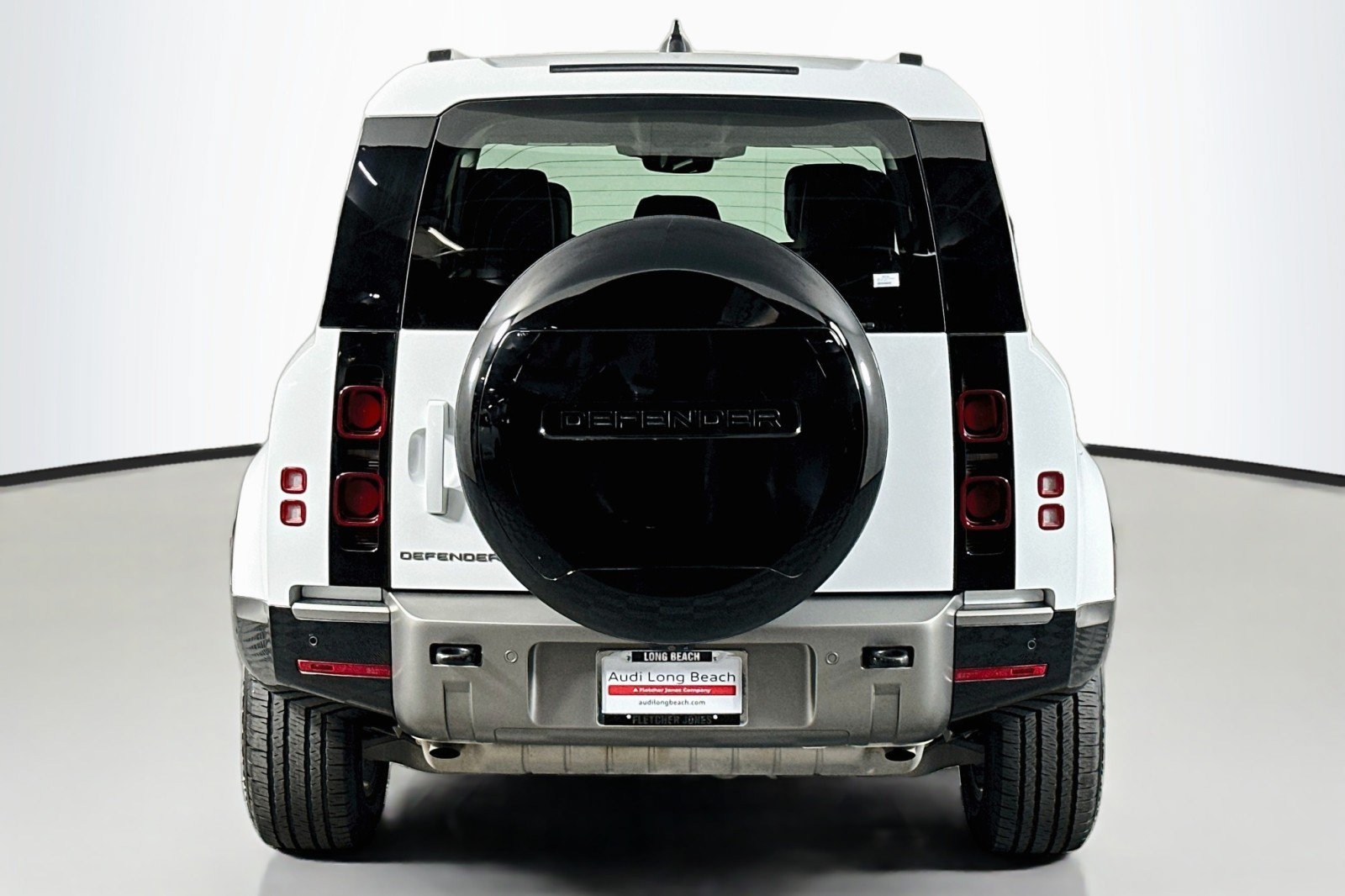 Used 2024 Land Rover Defender 110 X-Dynamic SE AWD/4WD image 3