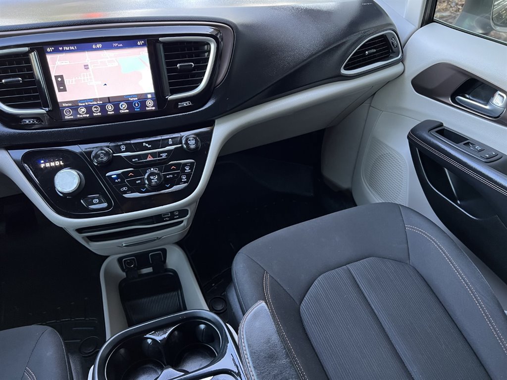 Used 2018 Chrysler Pacifica Touring Plus w/ Tire & Wheel Group FWD image 22