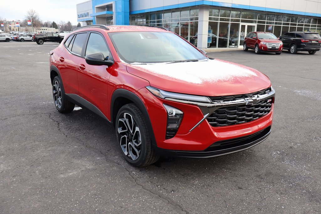 New 2026 Chevrolet Trax RS w/ Driver Confidence Package image 2