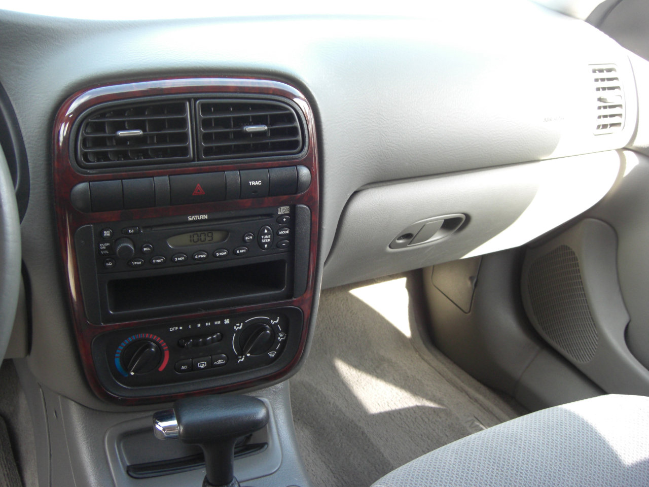 Used 2002 Saturn L-Series LW300 image 7