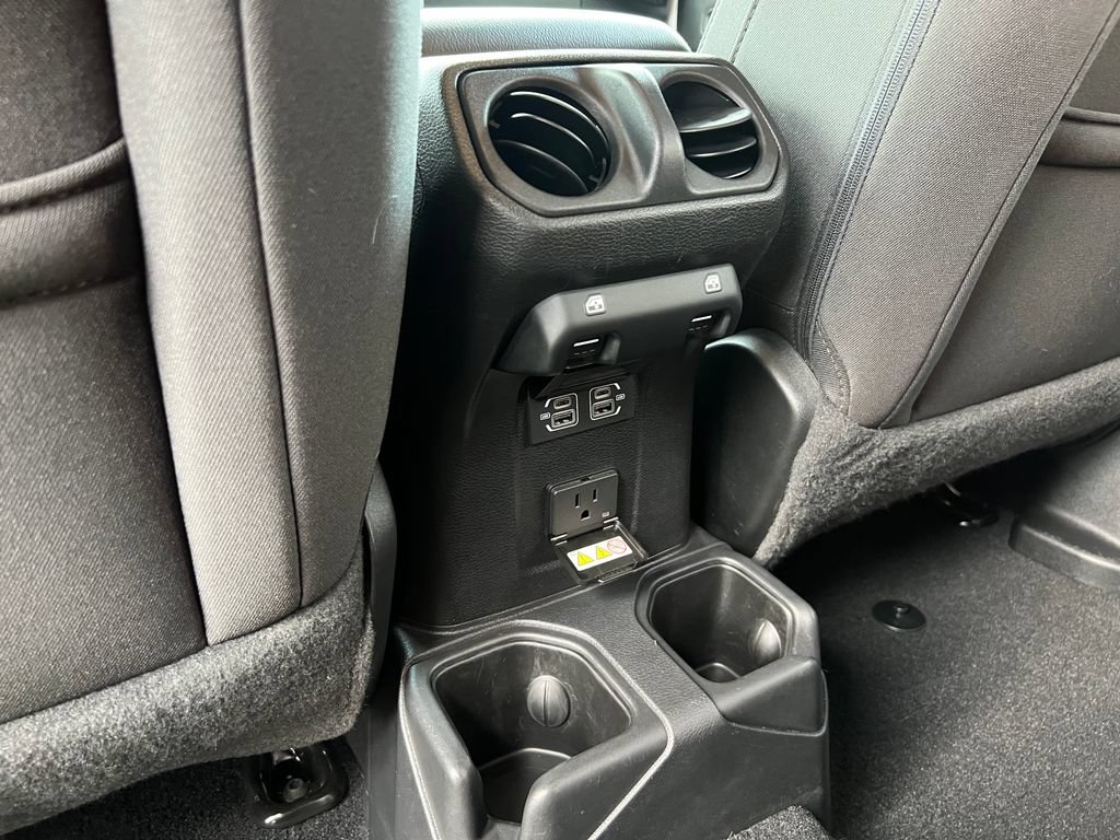 Used 2023 Jeep Wrangler Unlimited Sahara AWD/4WD image 16
