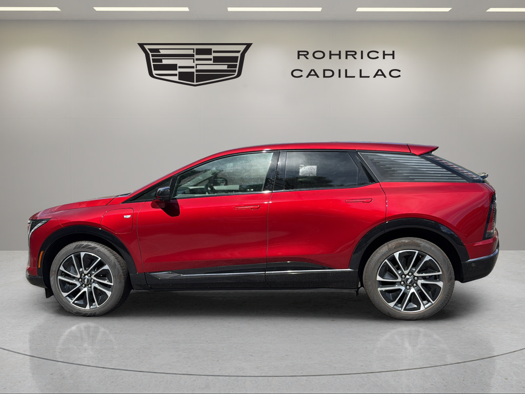 Used 2025 Cadillac Optiq Sport 2 w/ LPO, Floor Liner Package AWD/4WD image 8