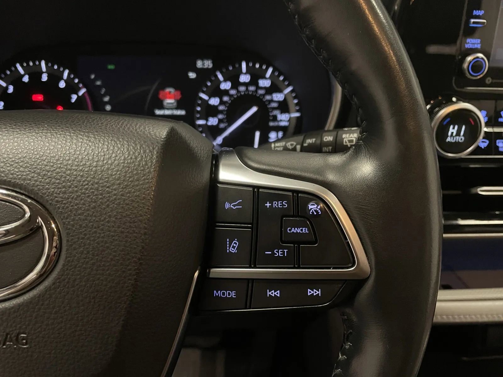 Used 2020 Toyota Highlander Limited image 23