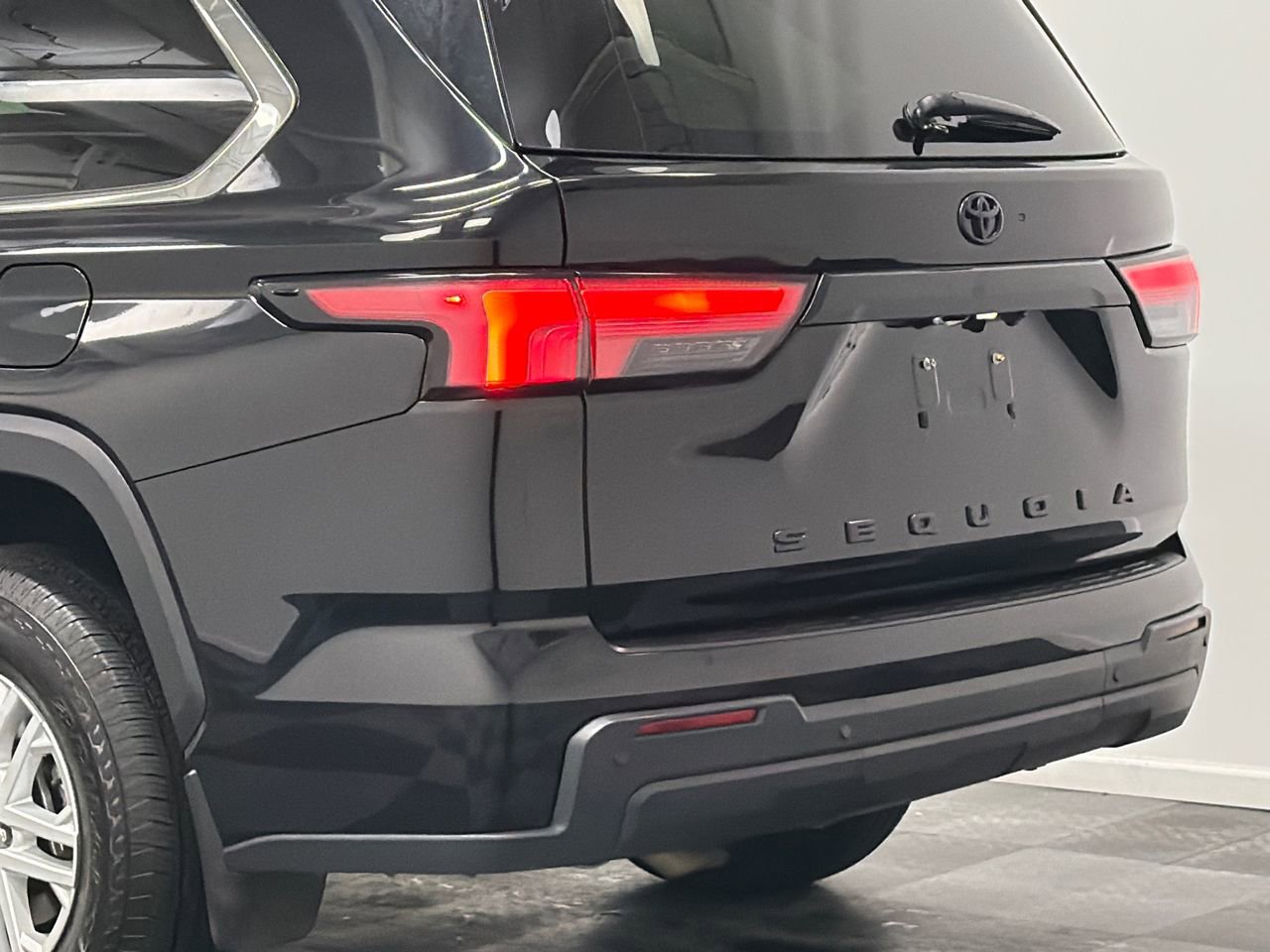 Used 2023 Toyota Sequoia SR5 w/ SR5 Premium Package image 8