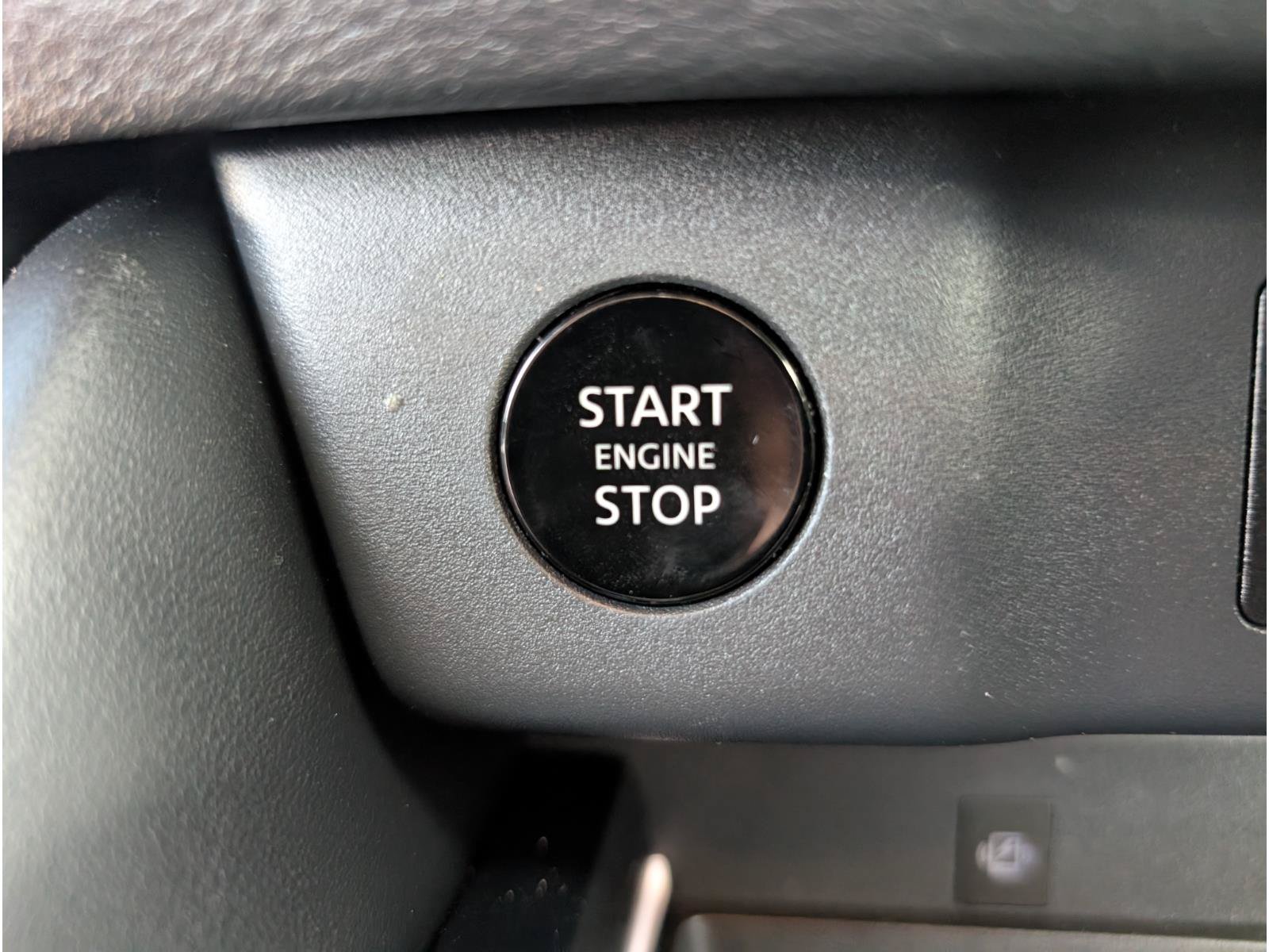 Used 2024 Nissan Rogue Platinum AWD/4WD image 18