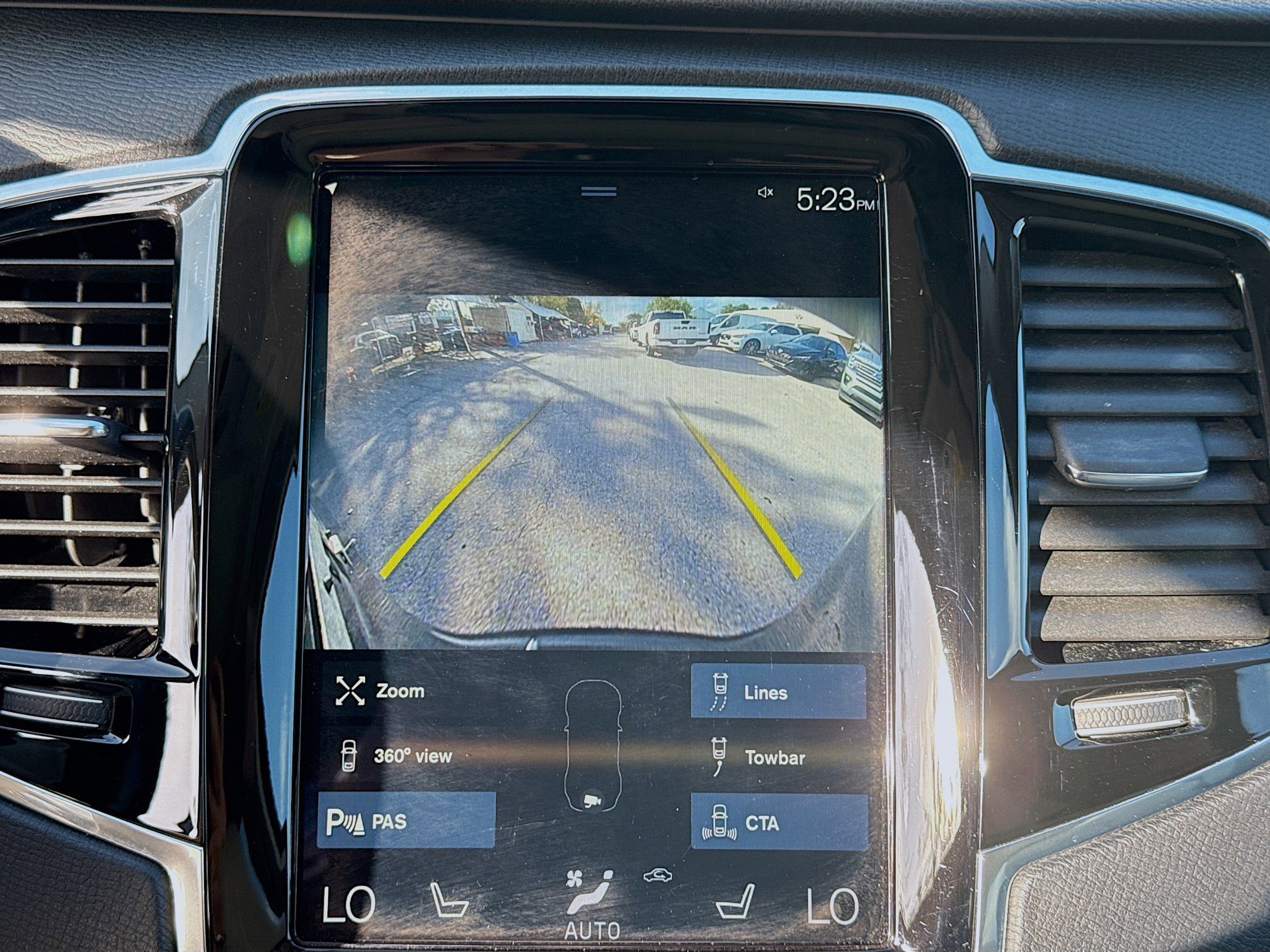 Used 2021 Volvo XC90 T6 Momentum w/ Advanced Package image 14