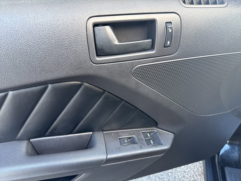 Used 2012 Ford Mustang Convertible image 10