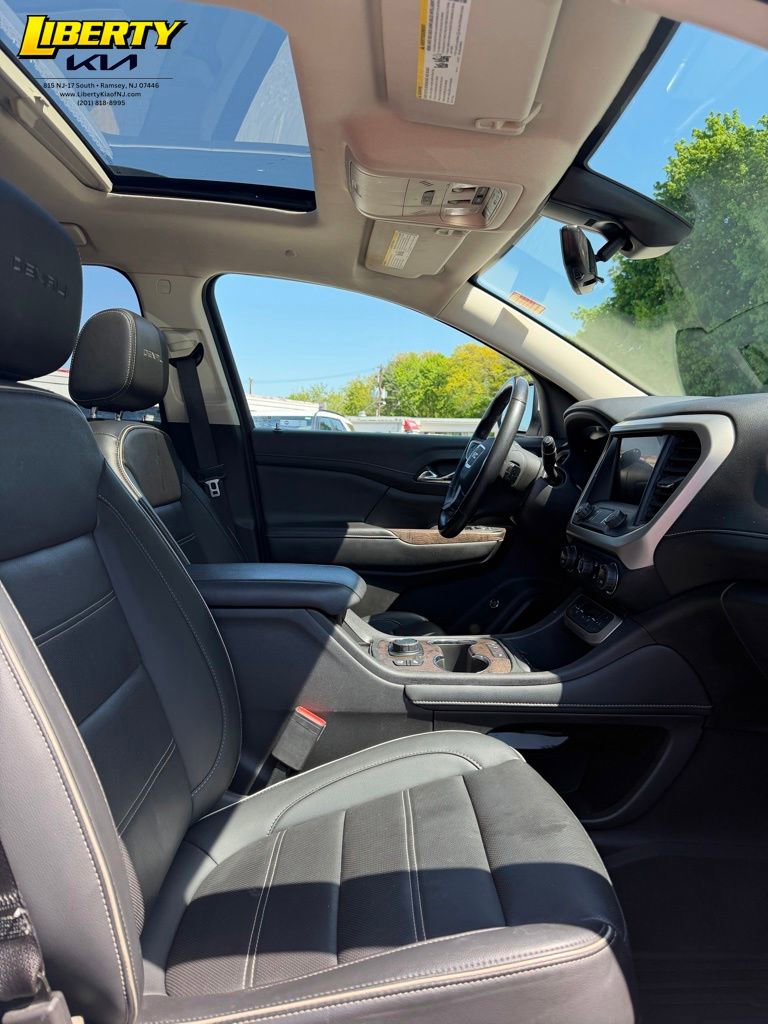Used 2022 GMC Acadia Denali w/ Denali Ultimate Package AWD/4WD image 9