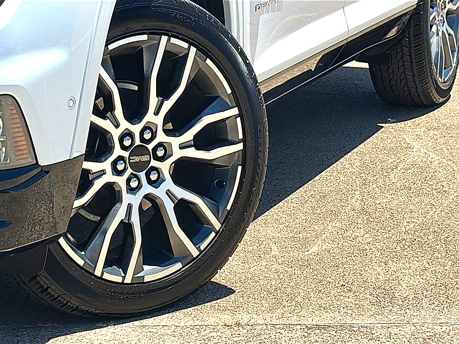 Used 2026 GMC Acadia Denali Ultimate FWD image 3