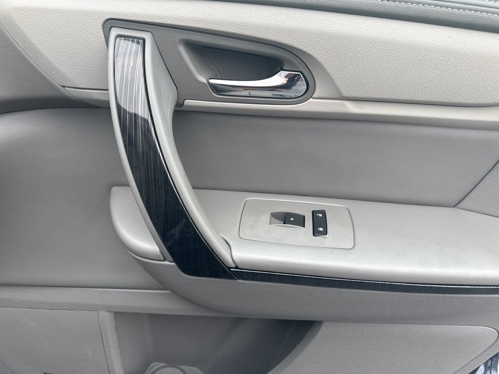 Used 2016 Chevrolet Traverse LTZ FWD image 14