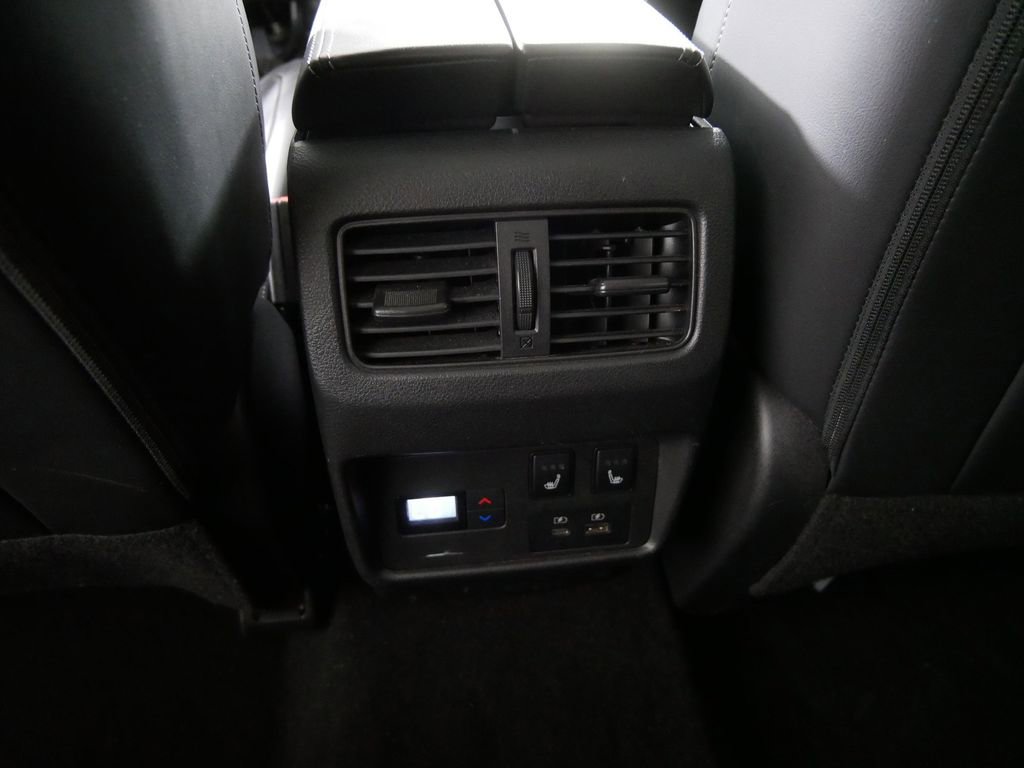 Used 2022 Nissan Rogue Platinum w/ Head-Up Display Package image 21