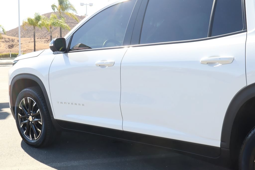 Used 2025 Chevrolet Traverse LT w/ Sun and Wheel Package FWD image 17
