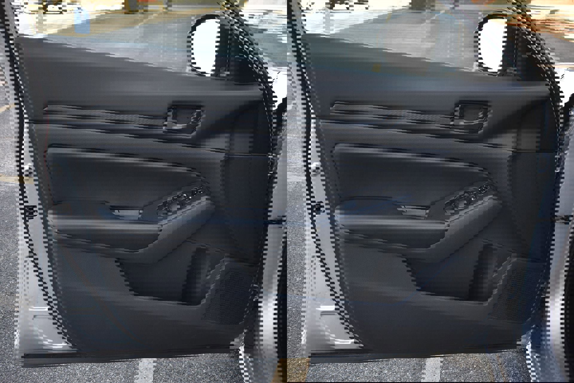 Used 2024 Nissan Altima 2.5 S image 11