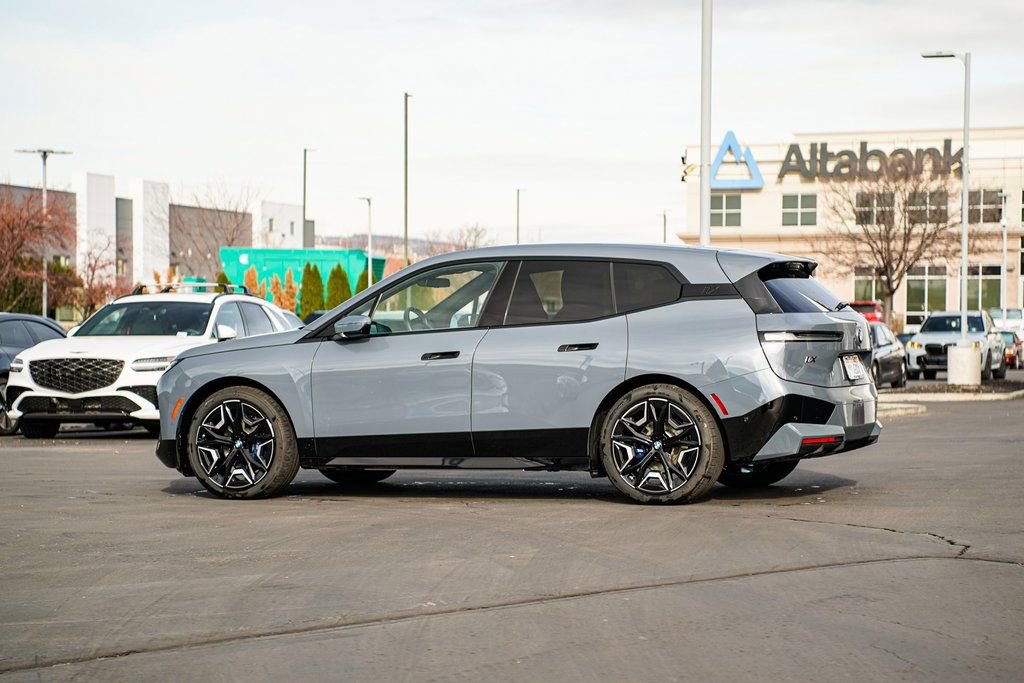 Used 2025 BMW iX M60 image 7