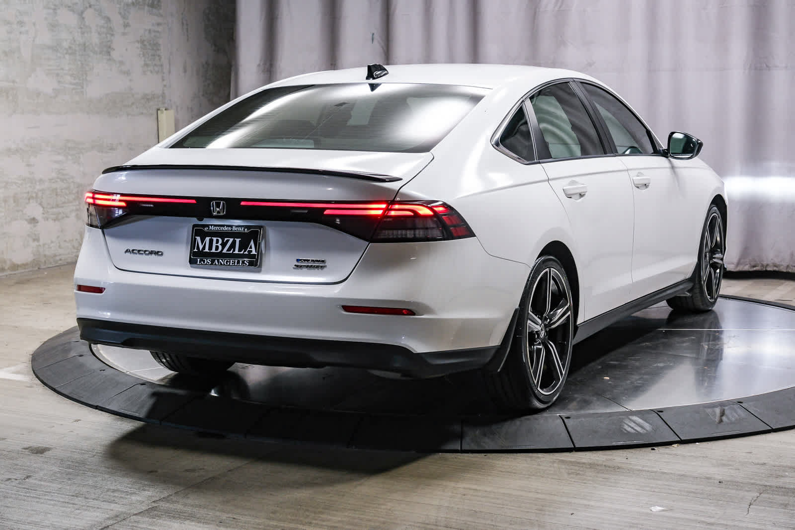 Used 2023 Honda Accord Sport image 4